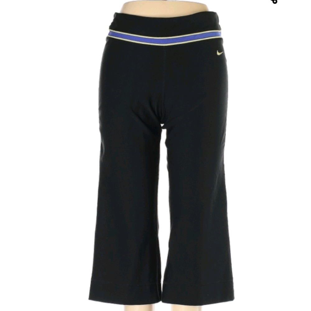 🔴SOLD 🔴Nike Women's Fit Dry Capri Athletic - Picture 2 of 11